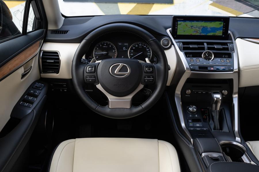 Торпедо Lexus NX200 2018 года  (CIS) (фото 11 из 43)